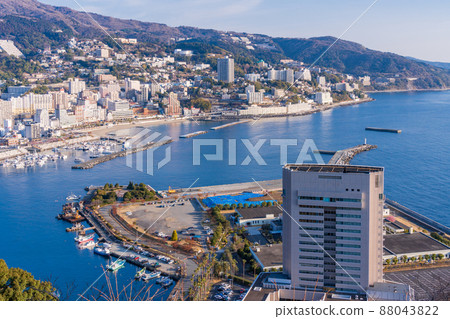 (Shizuoka Prefecture) Atami, a hotel town that stands along the sea 88043822