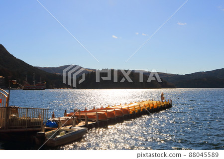 春天被蘆之湖的光包圍的碼頭 春天被蘆之湖的光包圍的碼頭 88045589