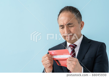 A businessman who is worried about looking at his passbook 88045930