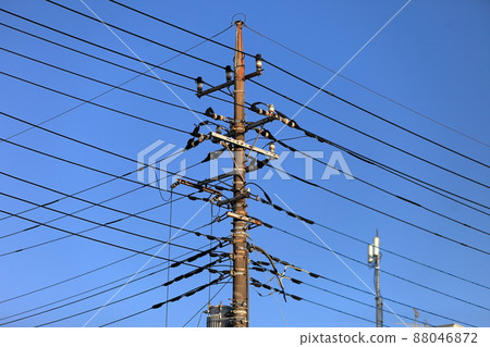 電纜和電桿 電纜和電桿 88046872