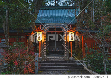 Kyoto dusk Akayama Zenin 88047491