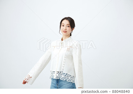 時尚年輕美麗的女人 88048840