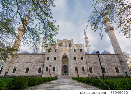 Exterior low angle day shot of Suleymaniye Mosque, Istanbul, Turkey 88049010
