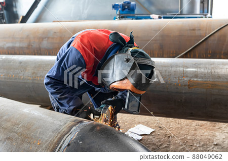 Mechanical cleaning of the weld surface and removal of slag inclusions Mechanical cleaning of the weld surface and removal of slag inclusions 88049062