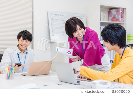 Business person working in the office Business person working in the office 88050090