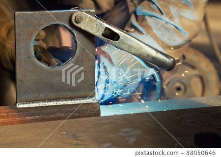 The fabrication using semi-automatic welding The fabrication using semi-automatic welding 88050646
