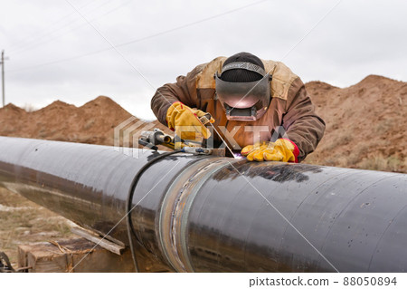 Welding works on gas pipeline 88050894