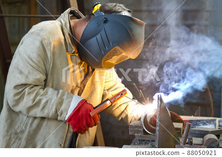 Welder at work 88050921