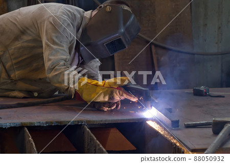 Plasma cutting steel plate 88050932