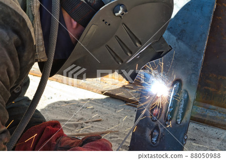 The welder produces samples 88050988