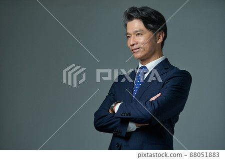 Middle male business 88051883