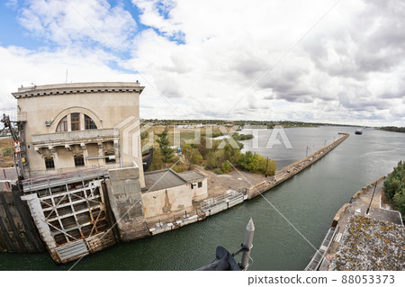 Empty airlock sluice of Volgo-don shipping canal is prepared to receive the barge 88053373
