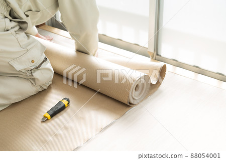 Workers who cure the floor Workers who cure the floor 88054001
