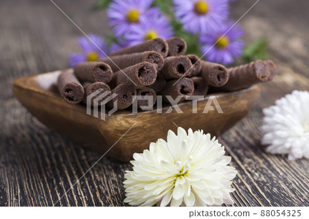 chocolate tubes with chocolate filling 88054325