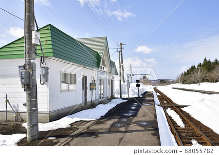 Photographing the scenery of Neppu Station in Kuromatsunai, Hokkaido in early spring Photographing the scenery of Neppu Station in Kuromatsunai, Hokkaido in early spring 88055782
