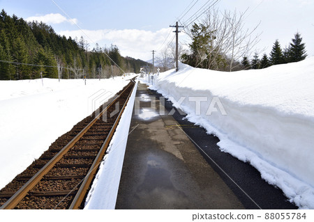 Photographing the scenery of Neppu Station in Kuromatsunai, Hokkaido in early spring Photographing the scenery of Neppu Station in Kuromatsunai, Hokkaido in early spring 88055784