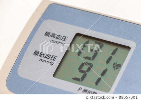 顯示測量結果的血壓計液晶屏 顯示測量結果的血壓計液晶屏 88057301