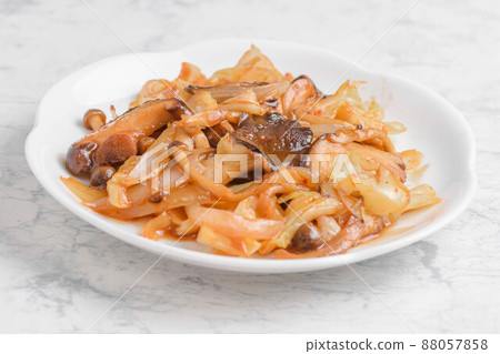 Stir-fried mushrooms and vegetables 88057858