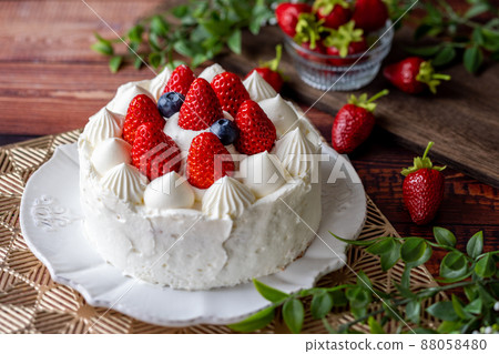 Cake strawberry 88058480
