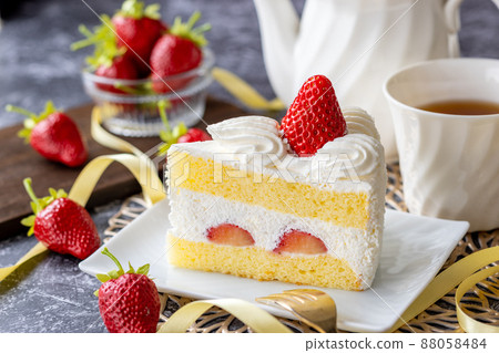 Cake strawberry 88058484