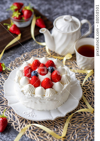 Cake strawberry 88058501