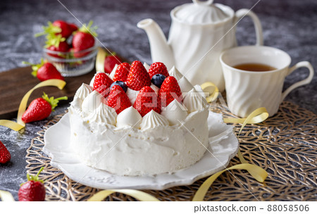 Cake strawberry 88058506