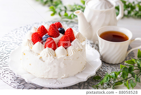 Cake strawberry 88058528