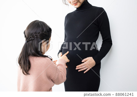 Pregnant woman family 88061241