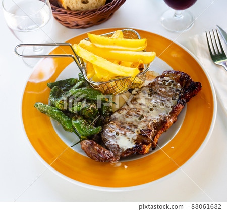 Beef entrecote in creamy sauce with baked jalapeno and fries 88061682