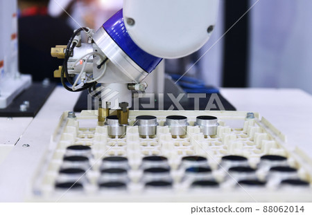Bearings packing process for transfer on Automated conveyor systems industrial automation Bearings packing process for transfer on Automated conveyor systems industrial automation 88062014