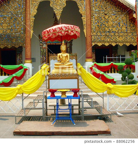 泰國清萊一座寺廟中的佛像 88062256