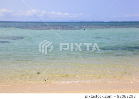 從沖繩/豐崎海灘俯瞰慶良間群島 88062298