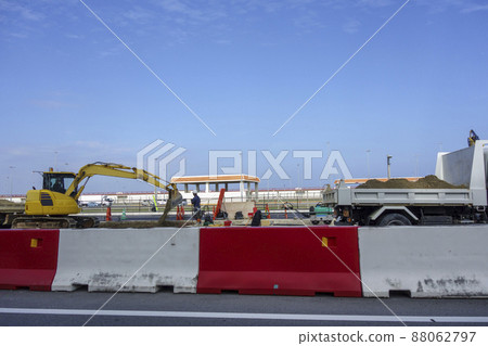 正在建設中的58號國道正在擴建道路 正在建設中的58號國道正在擴建道路 88062797
