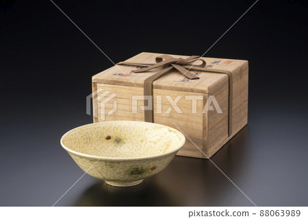 Art and antique box 88063989