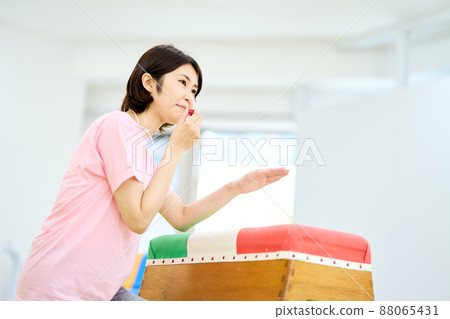 室內育兒形象 88065431