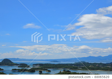 從高舞登山看天草松島上空的天草鄉橋 88065620