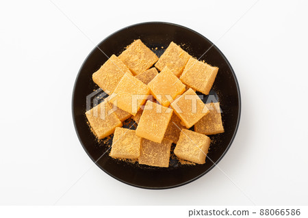 Warabimochi  88066586