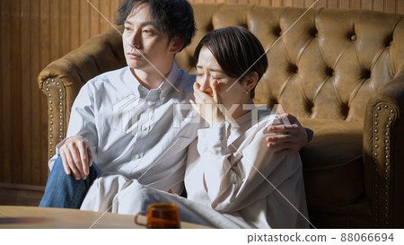 已婚夫婦,夫婦,分歧,丈夫和妻子之間的爭吵 已婚夫婦,夫婦,分歧,丈夫和妻子之間的爭吵 88066694