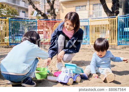 戶外育兒形象 88067564
