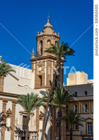 Santiago Apostol Church on Cathedral square in Cadiz, Spain. 88068488