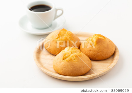 Sweet bread 88069039