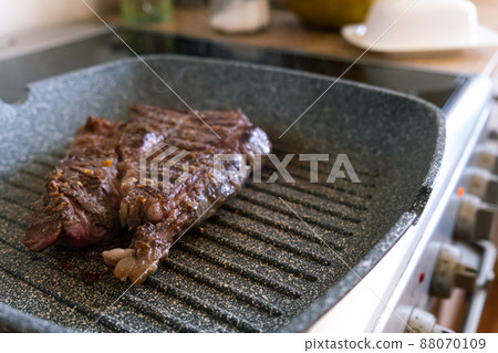 Grilling Steak on a Griddle / Grill Plate 