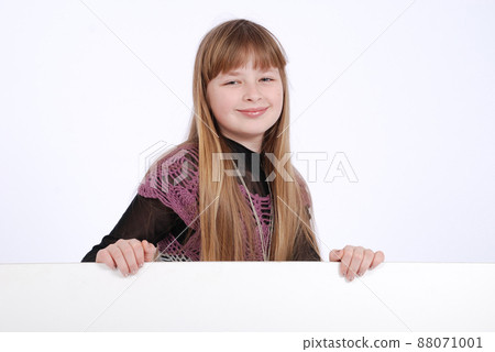 girl and white board 88071001