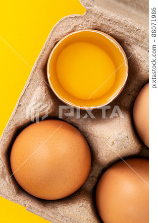 egg egg brown brown yellow Egg in plate egg 生たまご 88071986