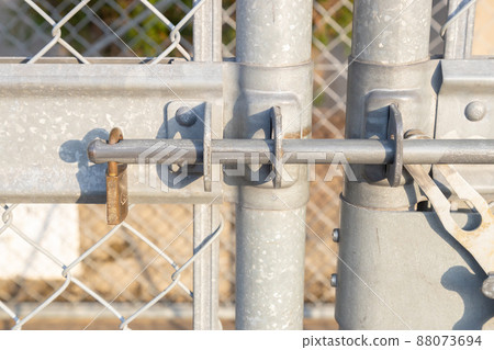 Garbage dump fence key padlock 88073694
