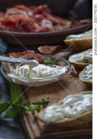 Making ham sandwiches Making ham sandwiches 88074030