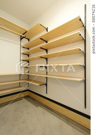 Image of shoe cloak in the entrance 88074216