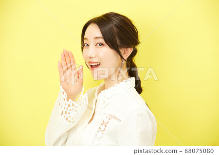 時尚年輕美麗的女人 88075080