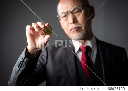 比特幣和老人 88077153