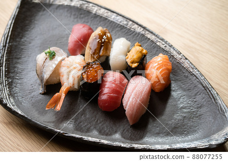 Hand-rolled sushi Hand-rolled sushi 88077255